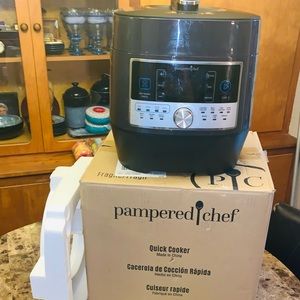 Pampered Chef Quick Cooker new. In Box